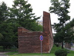 thickness of wall near Moscow River