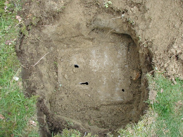 septic tank cap is ready to crumble