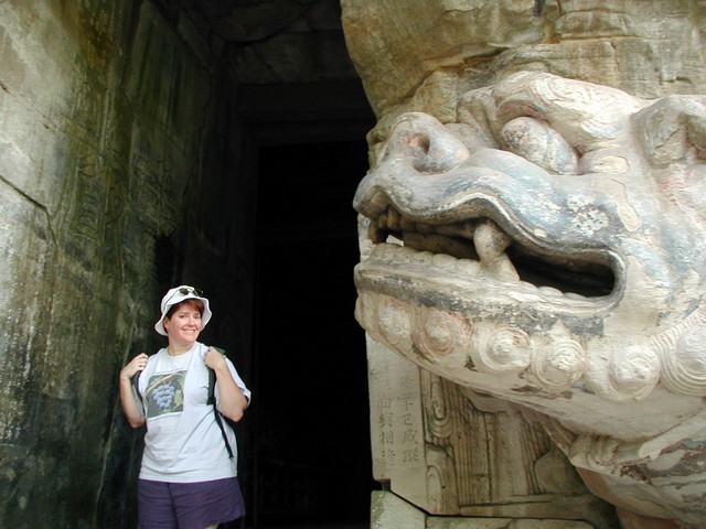 Ren near a dragon tigerish head