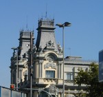 Facing Portal de la Pau