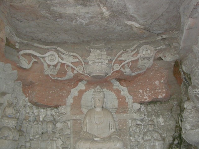 Sirka surrounded by buddhas