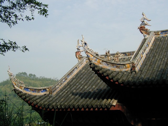 Pointy roof edges