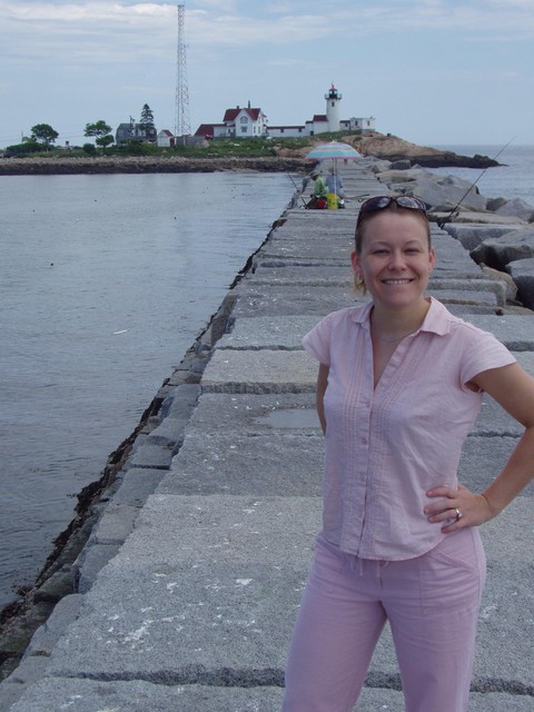 Sarah Lena on the path to the lighthouse