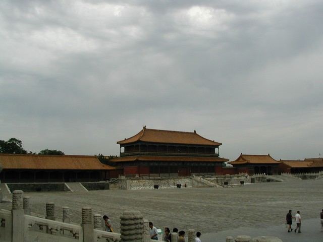 The emperor built 9,999.5 rooms for the Imperial Palace, half a room less than the Heavenly Palace of the Lord of Heaven