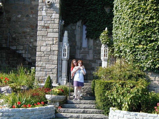 Jen and Ren on the stairs