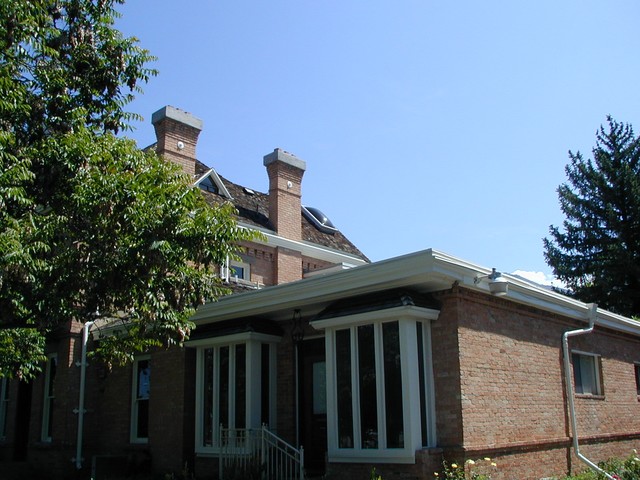 back view of skylight above the tub