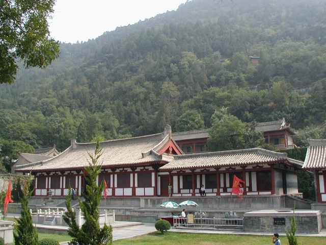 Lishan Mountains behind the Five Room Hall