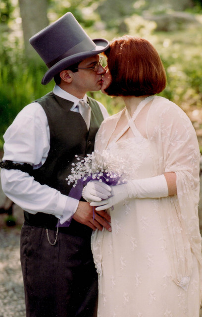 Joe and Ren kissing in color