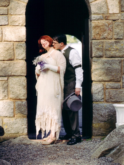 Joe kissing Ren in the courtyard