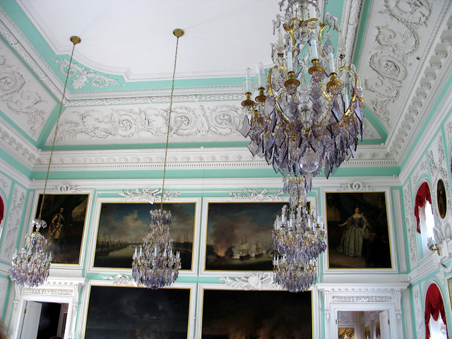 Portraits and chandeliers in the Throne Room