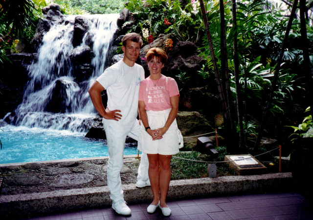1991 Darryn and Ren in Hawaii