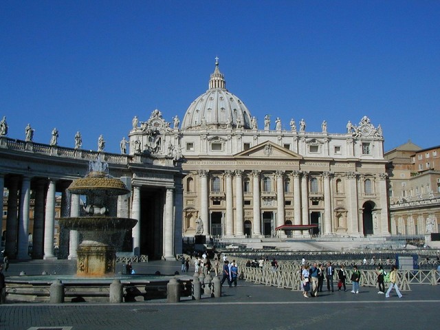 Papal audience prep in front of St Peter's