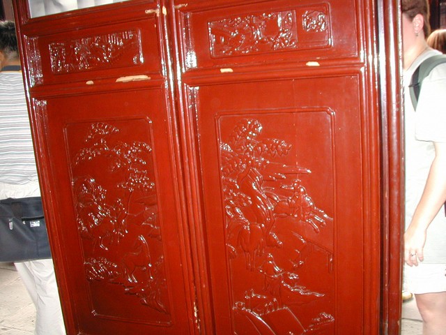 Red lacquer chest