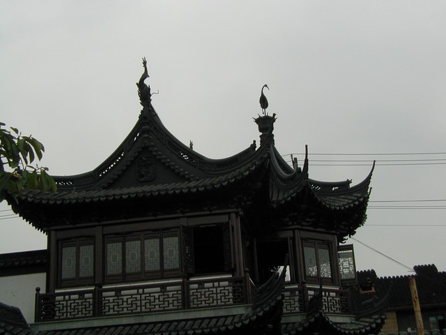 Fish and crane on pavilion top