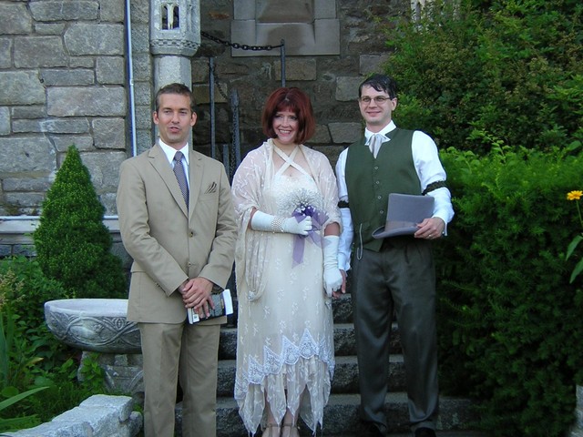 ET Ren and Joe work some magic on the crowd