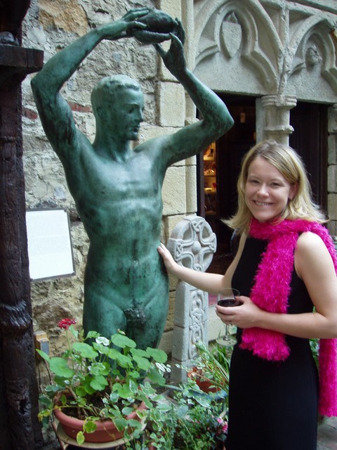 Sarah touching Dr Hammond's statue
